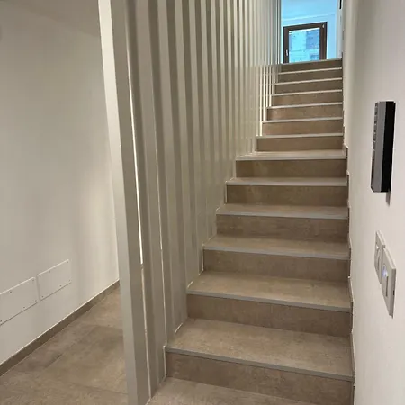 E Trekking 714 E 715