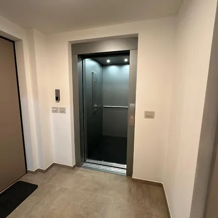 アパート E Trekking 714 E 715 *